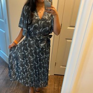 Very elegant! MANGO long/midi paisley dress